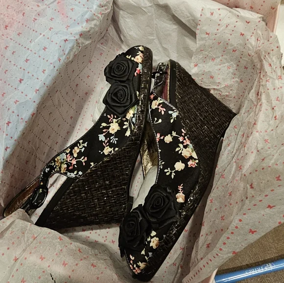 Poetic Licence Softer Side floral PeepToe Slingback Platform Wedge 8M New in box - Picture 4 of 16